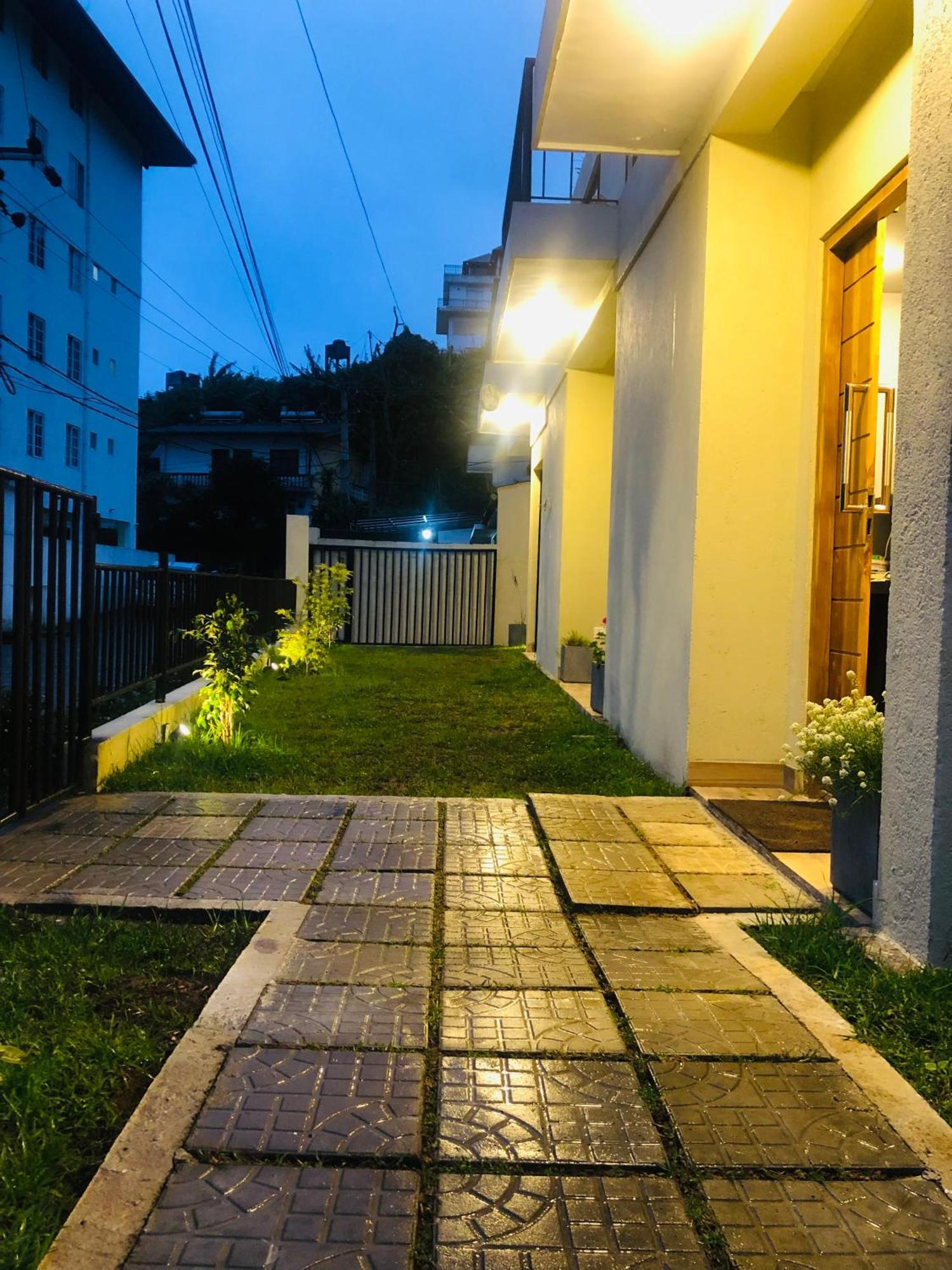 Hotel R21 Nuwara Eliya Esterno foto