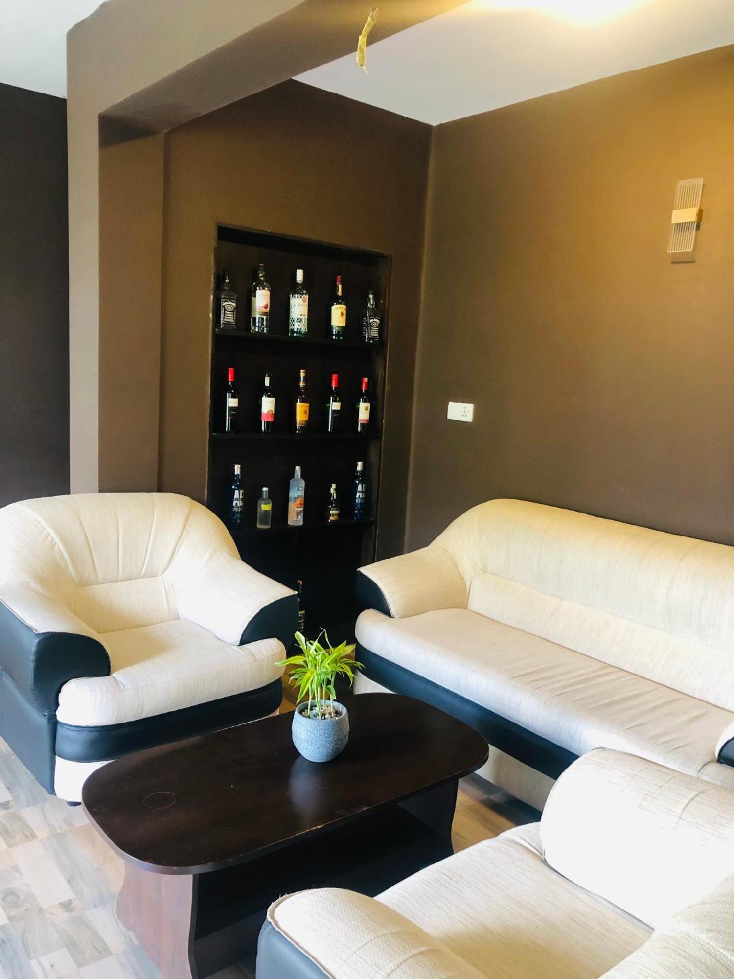 Hotel R21 Nuwara Eliya Esterno foto